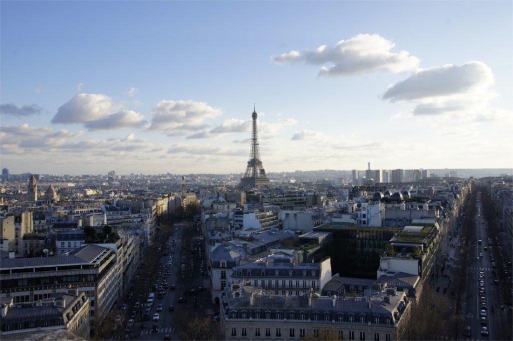 Paris bei Sonnenschein