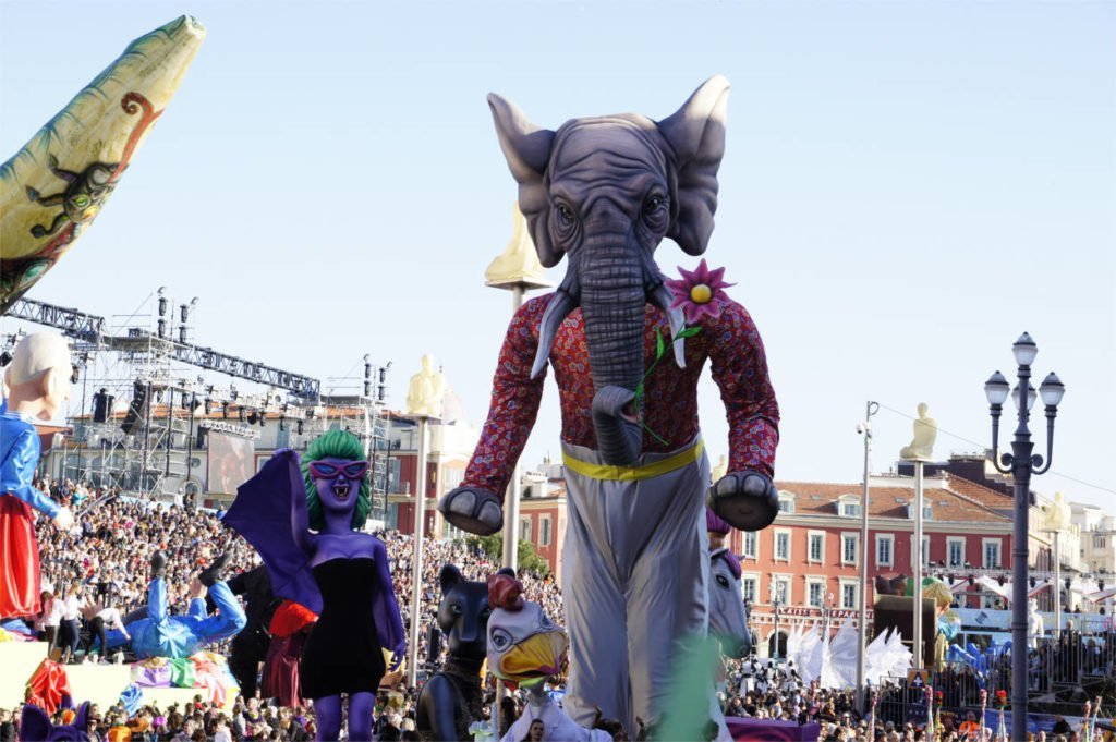 Nizza im Februar: Elefantenfigur auf Karneval 