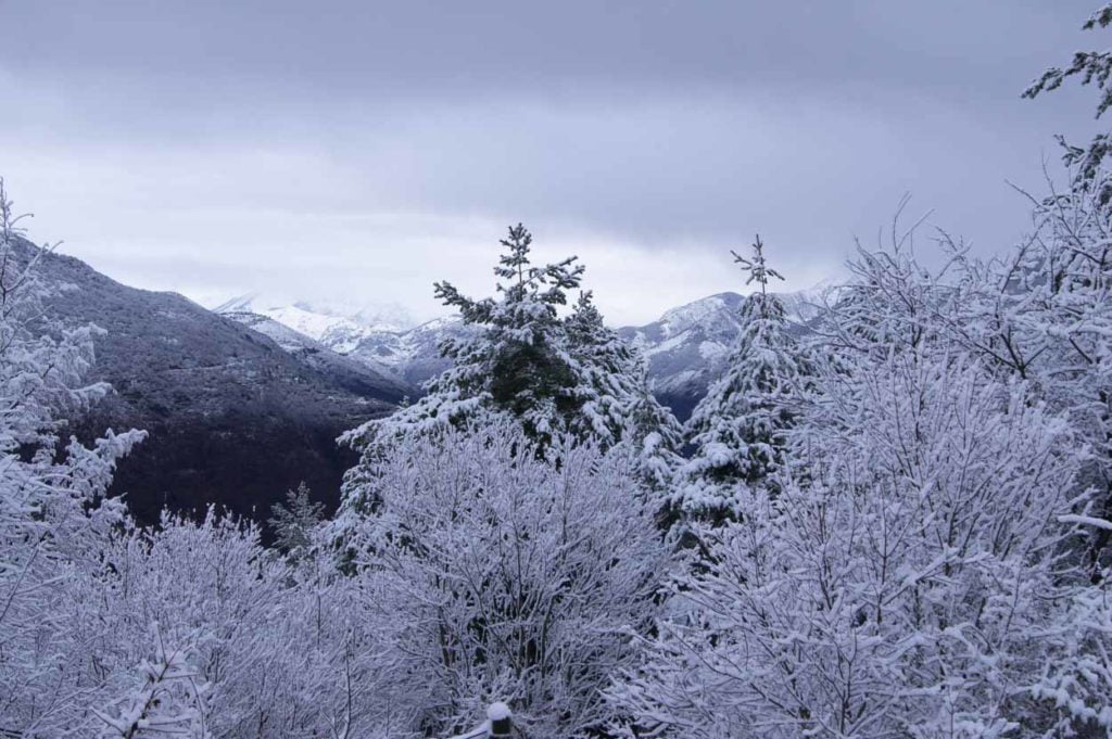 verschneite Berglandschaft im Hinterland der Côte d'Azur