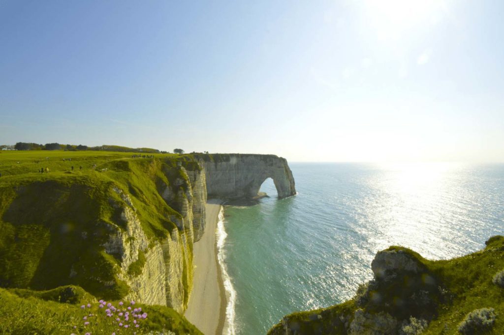 Die Kreidefelsen von Etretat gehören zu Frankreichs schönsten Orten