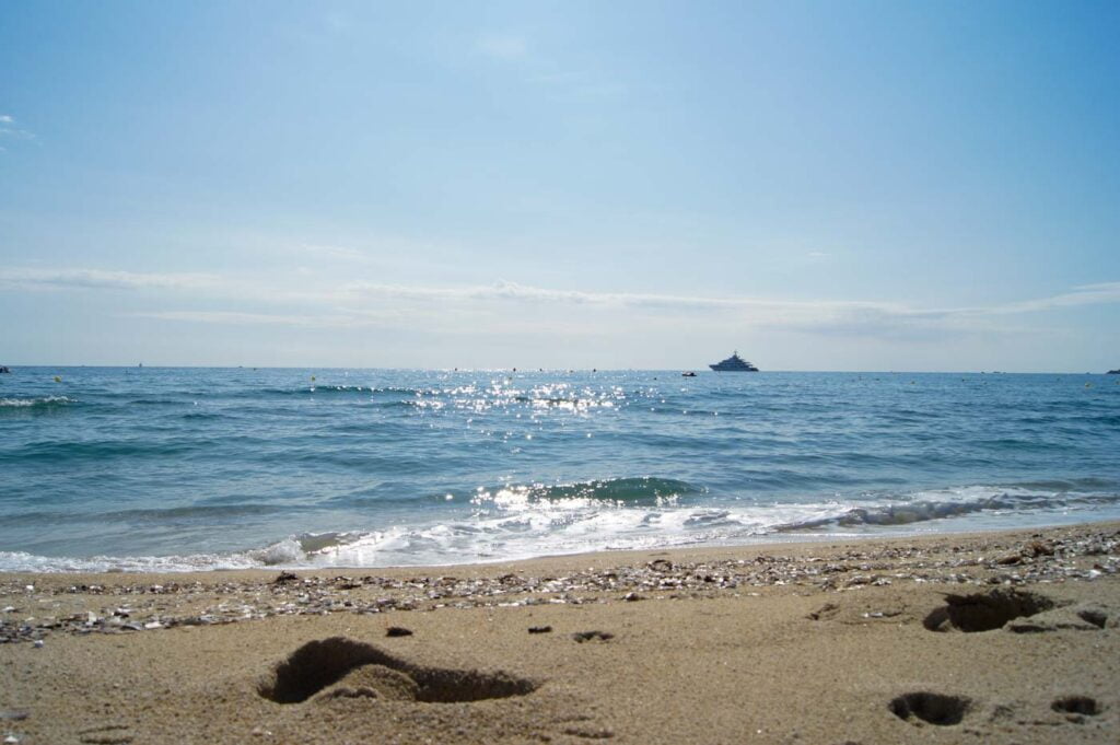 Fussspuren am Pampelonne Beach