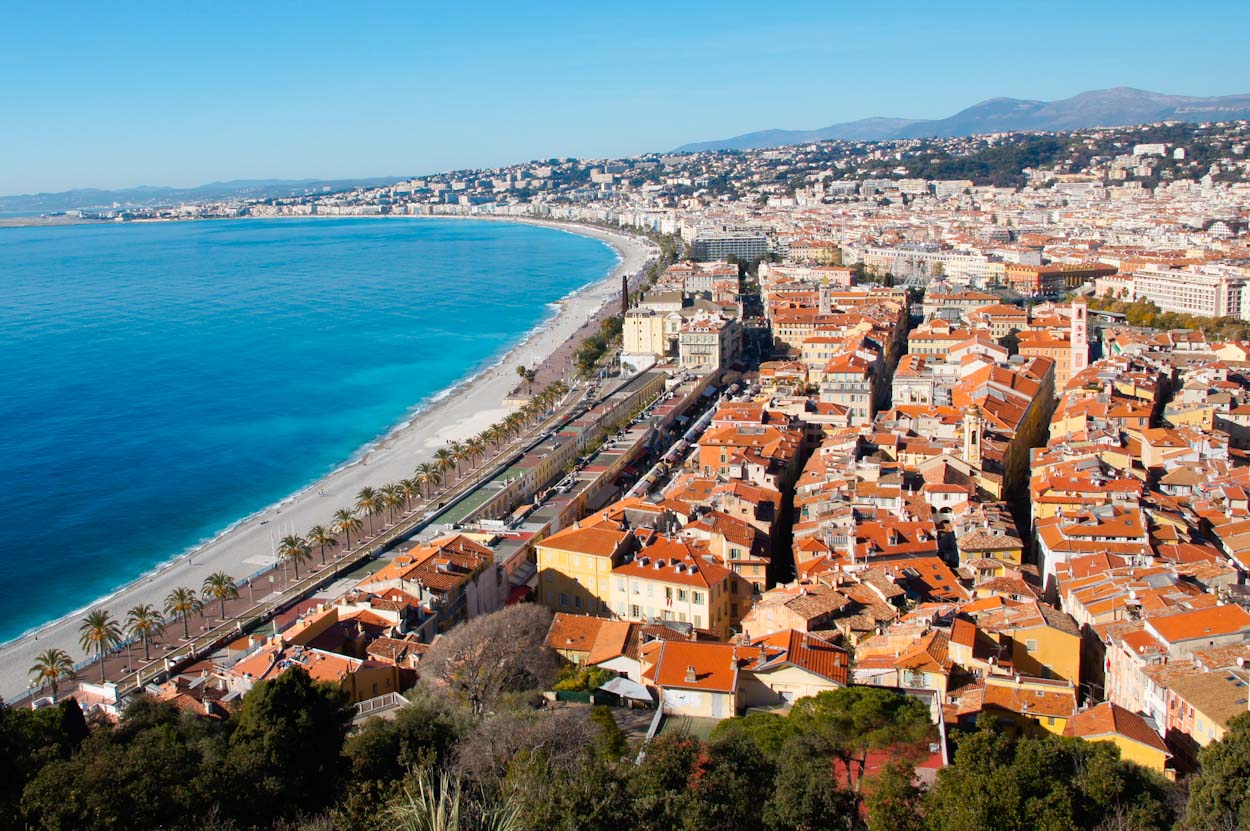 Blick auf die Altstadt von Nizza und das Meer