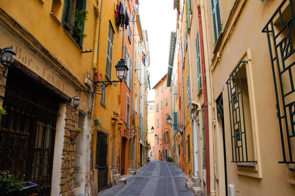 Die Rue Longue in der Altstadt von Menton