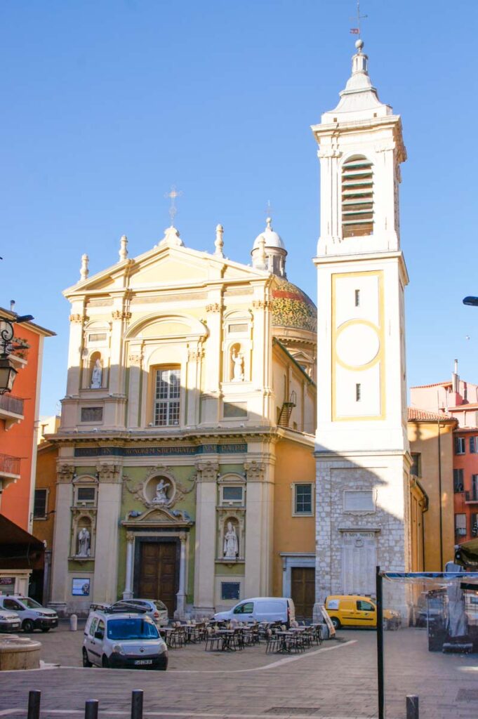 Fassade der Kathedrale Sainte Reparate in der Altstadt von Nizza